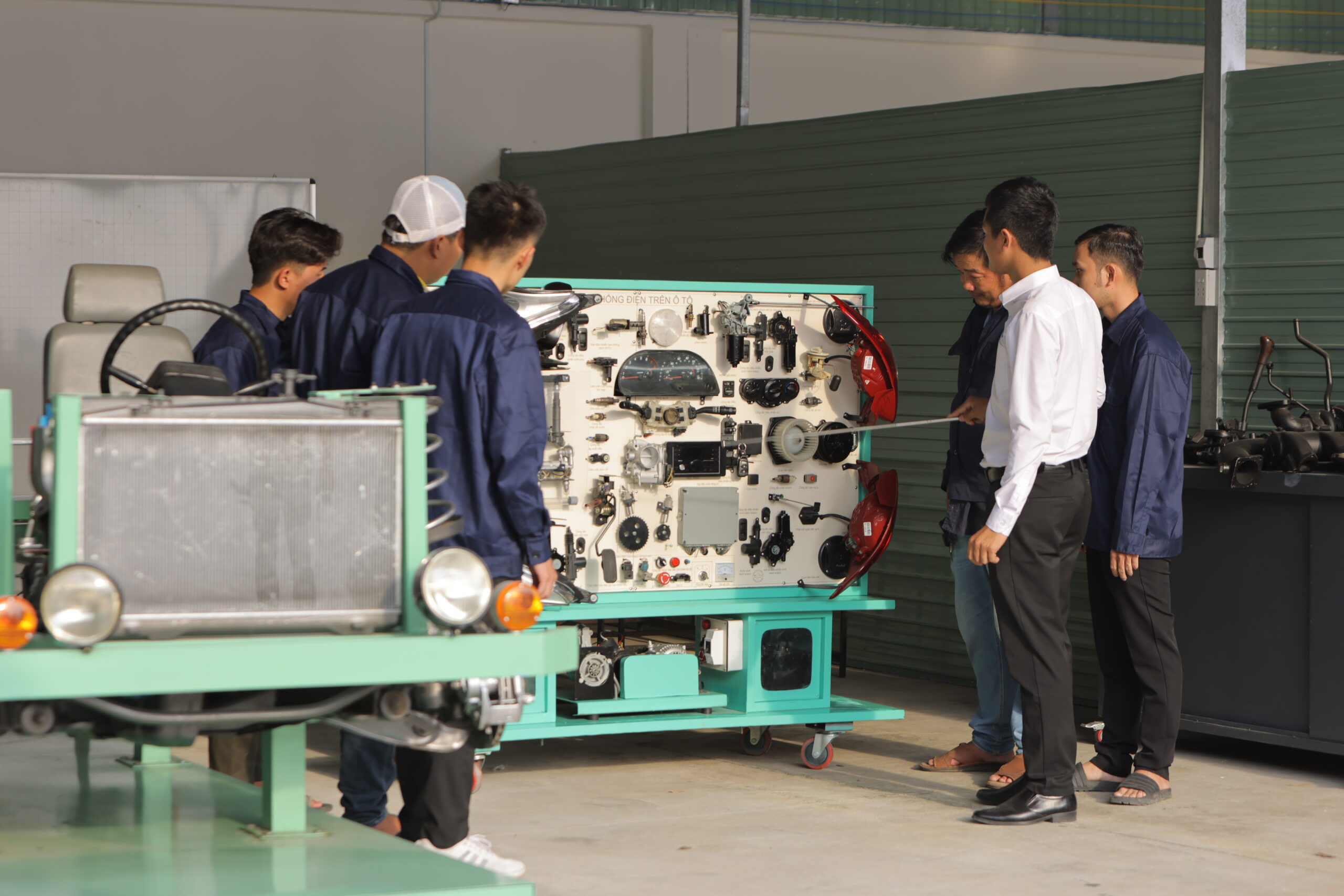 Văn Phòng Số 10 - Trường Trung cấp nghề Nghiệp vụ Bình Dương - Chuyên đào tạo các hạng giấy phép lái xe, đào tạo nghề