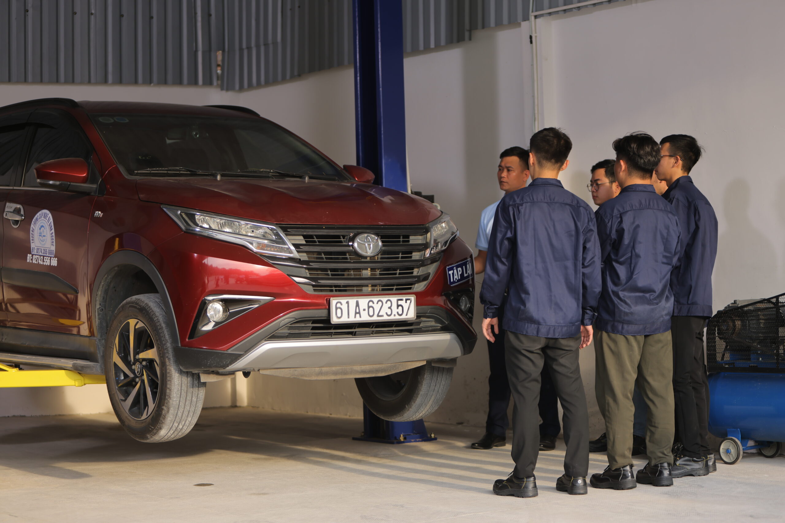 Văn Phòng Số 10 - Trường Trung cấp nghề Nghiệp vụ Bình Dương - Chuyên đào tạo các hạng giấy phép lái xe, đào tạo nghề