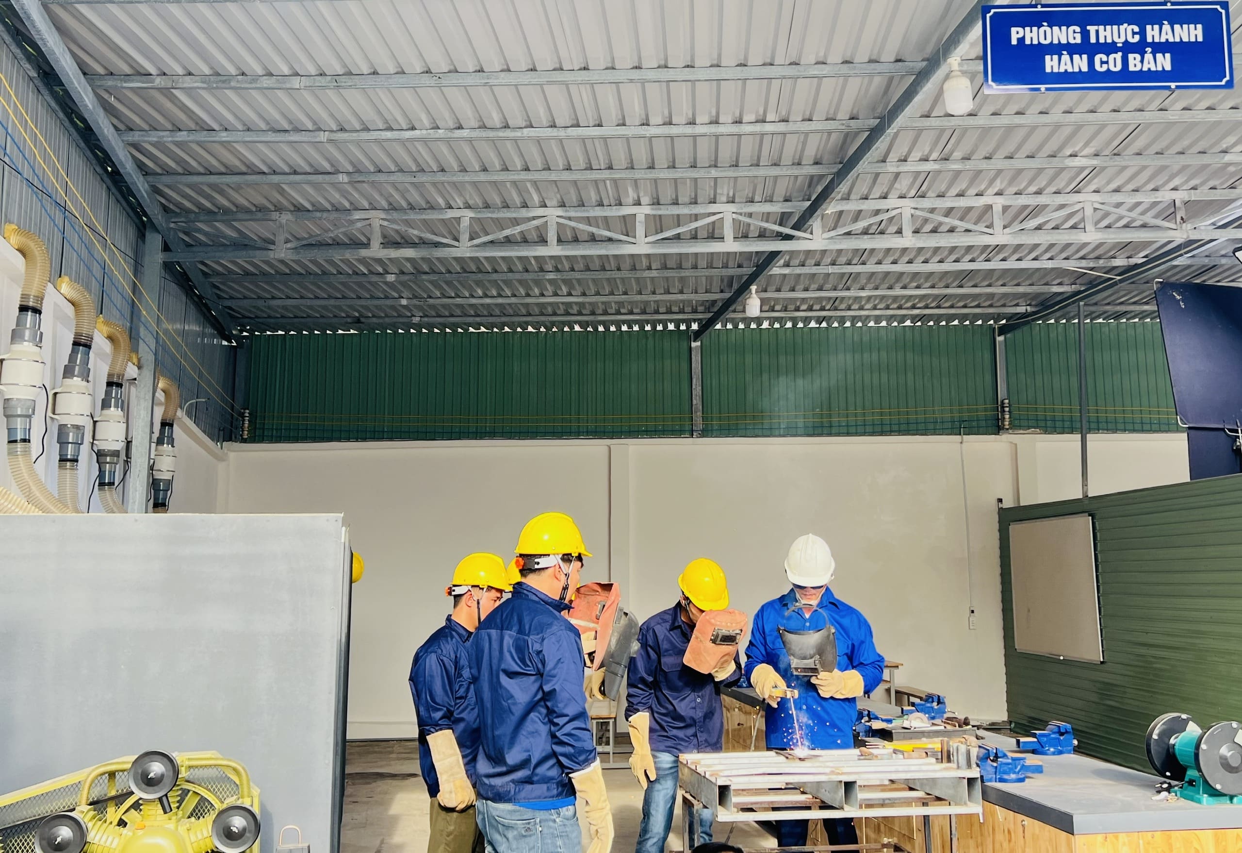 Văn Phòng Số 10 - Trường Trung cấp nghề Nghiệp vụ Bình Dương - Chuyên đào tạo các hạng giấy phép lái xe, đào tạo nghề