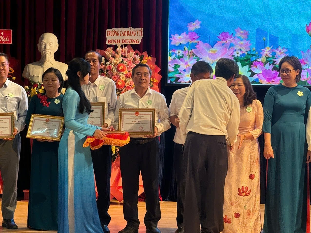 Văn Phòng Số 10 - Trường Trung cấp nghề Nghiệp vụ Bình Dương - Chuyên đào tạo các hạng giấy phép lái xe, đào tạo nghề